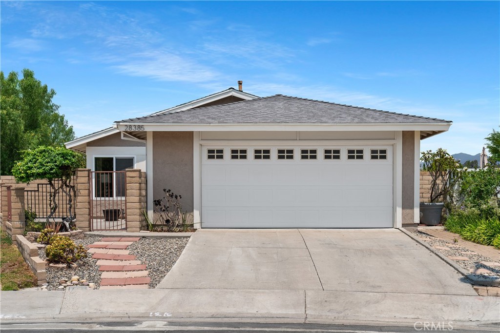 MLS #OC25170309 image #0