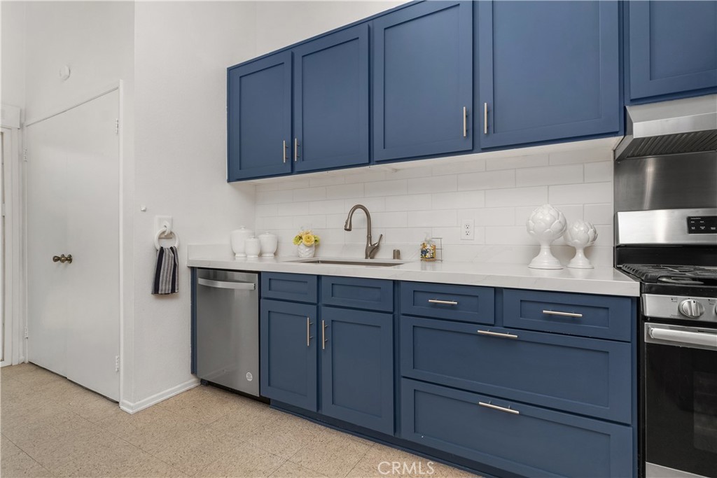 MLS #OC25170309 image #10