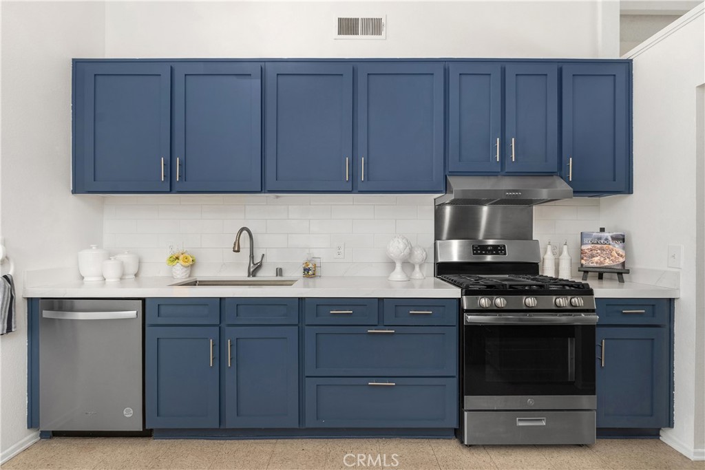 MLS #OC25170309 image #12