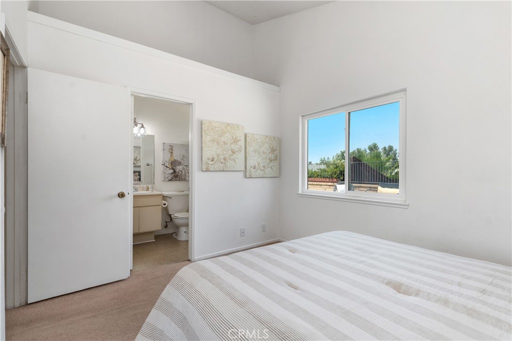 MLS #OC25170309 image #17
