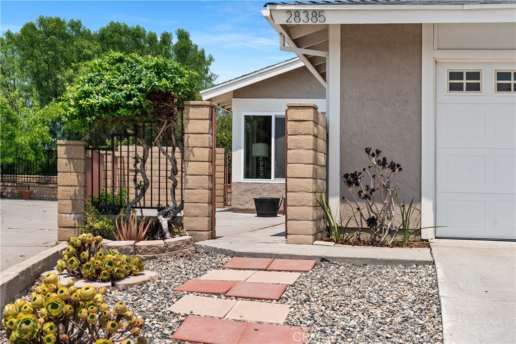 MLS #OC25170309 image #2