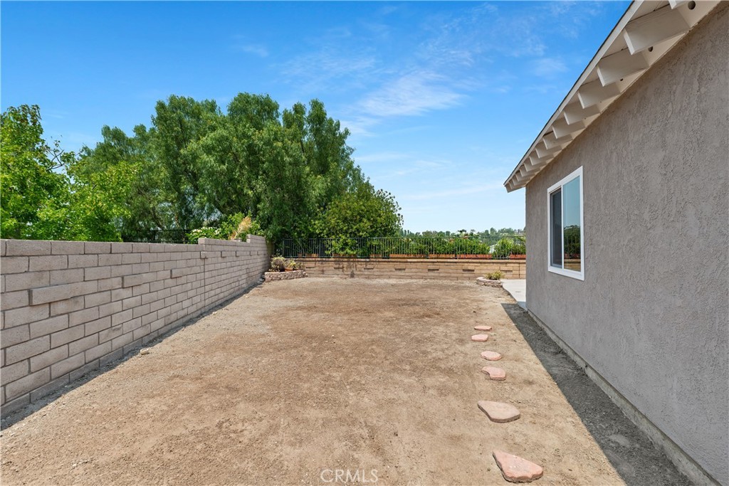 MLS #OC25170309 image #27