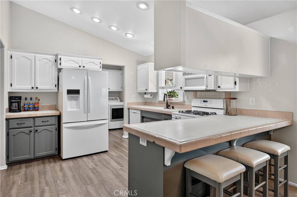 MLS #OC25170369 image #1