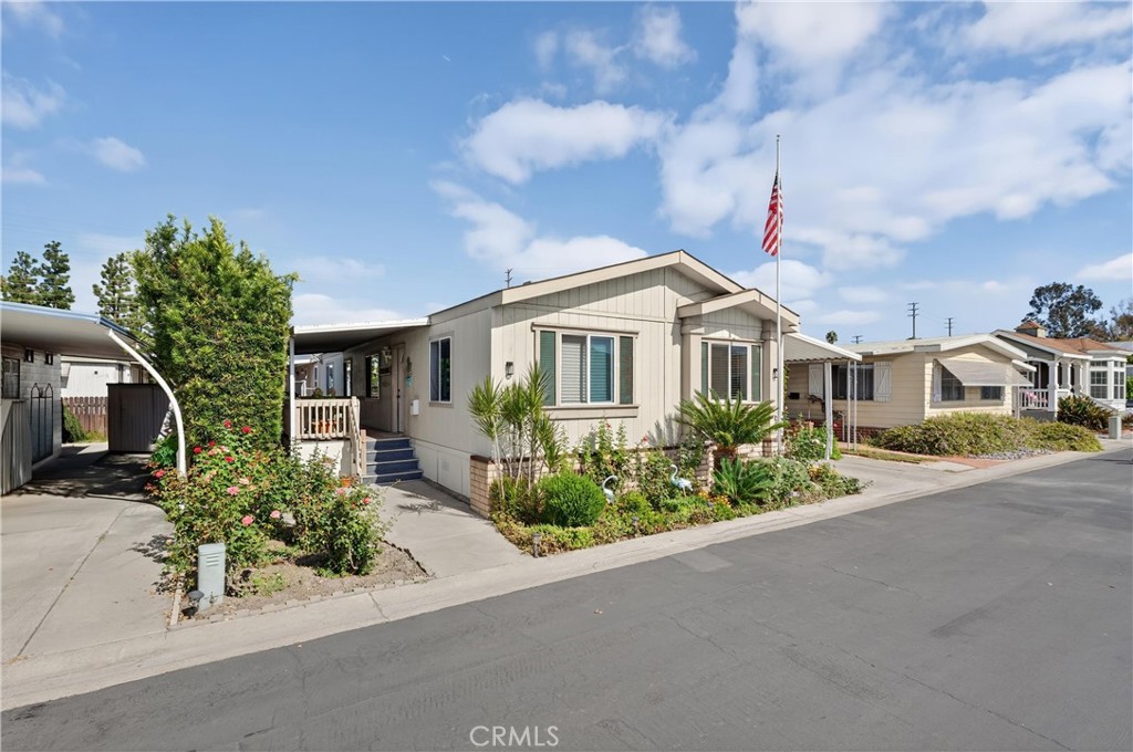 MLS #OC25170369 image #4