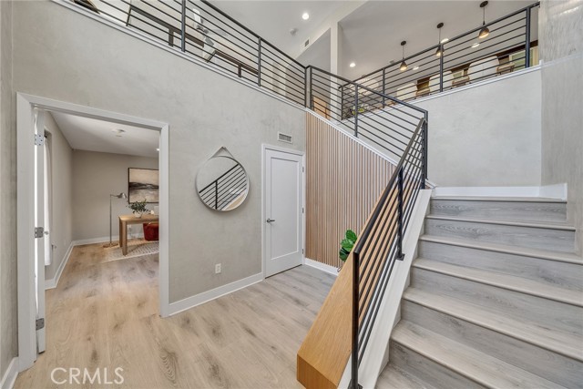 MLS #OC25170381 image #1