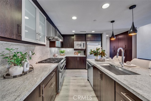 MLS #OC25170381 image #9