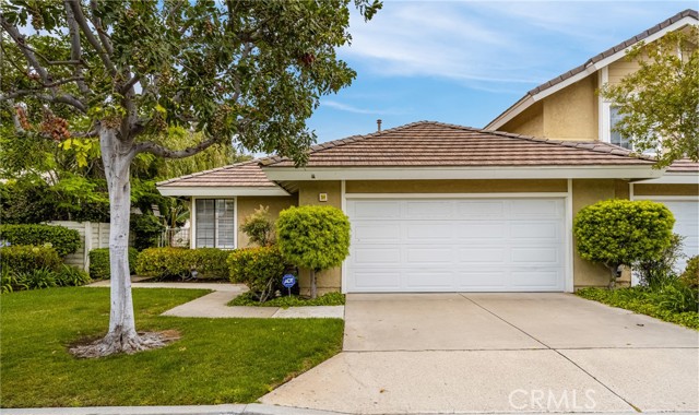 MLS #OC25170411 image #1