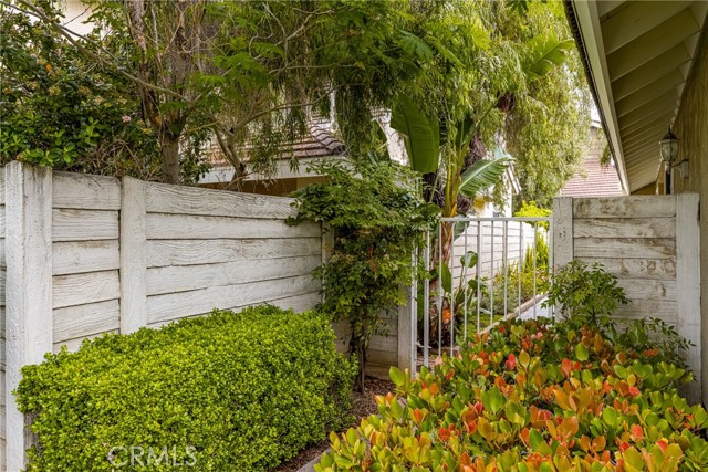 MLS #OC25170411 image #2