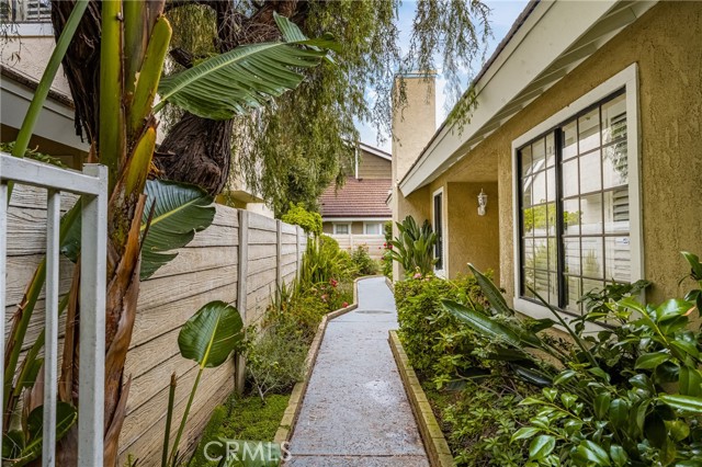 MLS #OC25170411 image #3