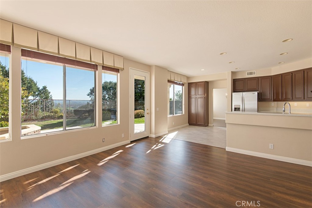 MLS #OC25170619 image #10