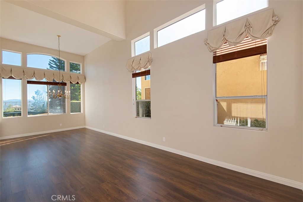 MLS #OC25170619 image #3