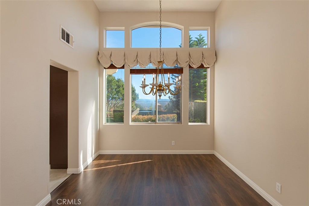 MLS #OC25170619 image #4