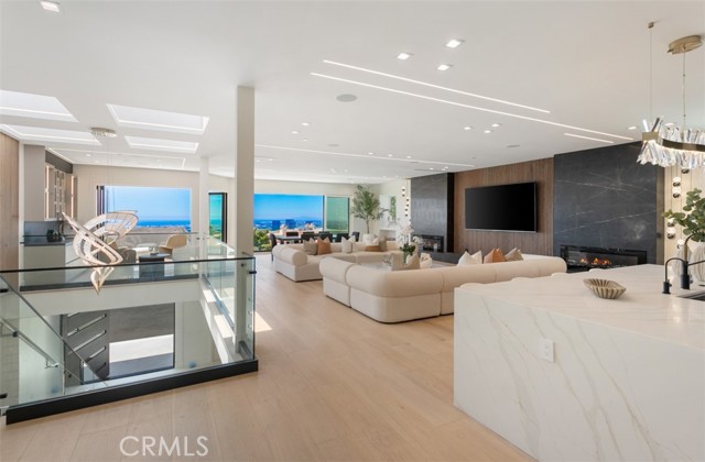 MLS #OC25170715 image #4