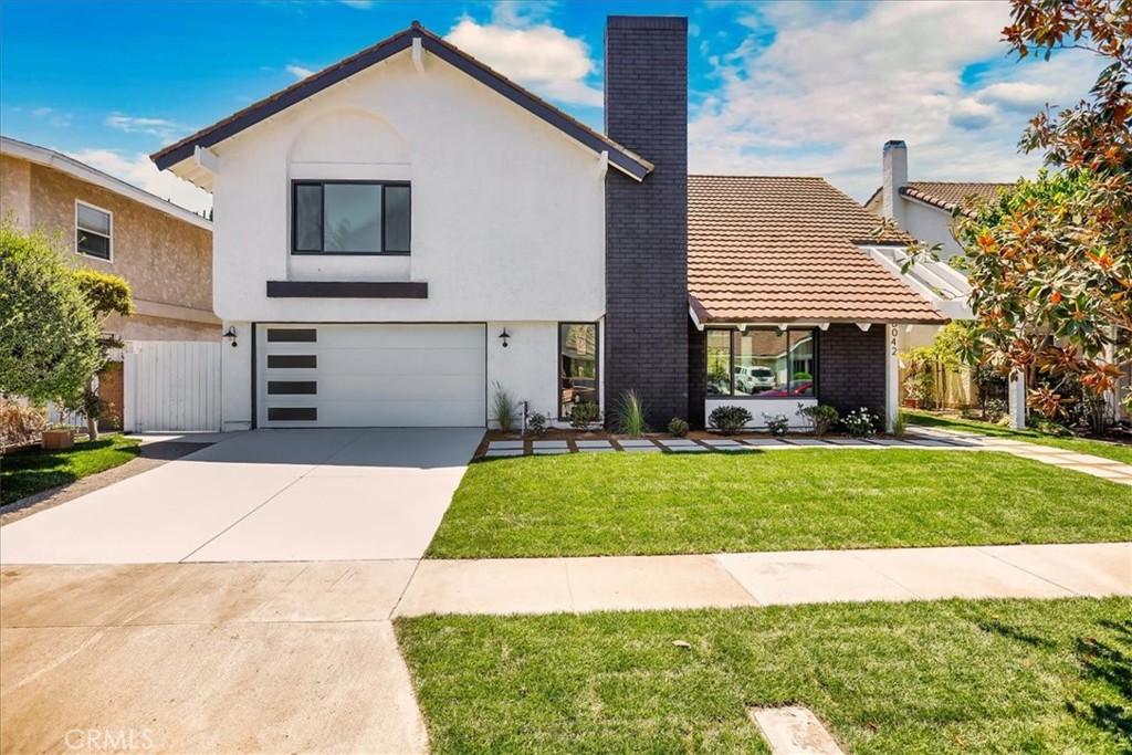 MLS #OC25170892 image #1