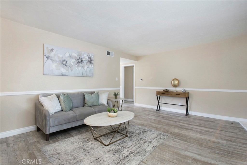 MLS #OC25170949 image #4