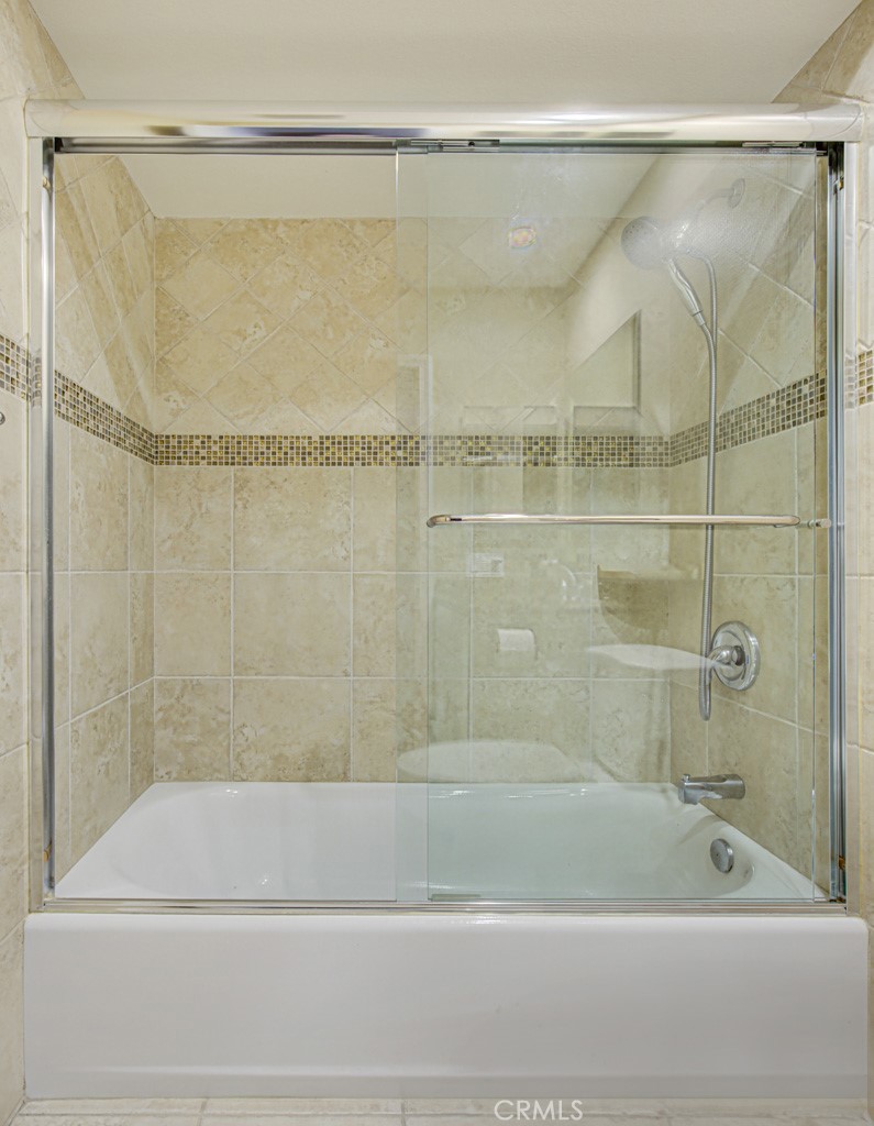 MLS #OC25170966 image #33