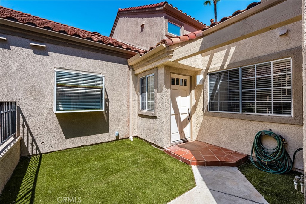 MLS #OC25171029 image #1