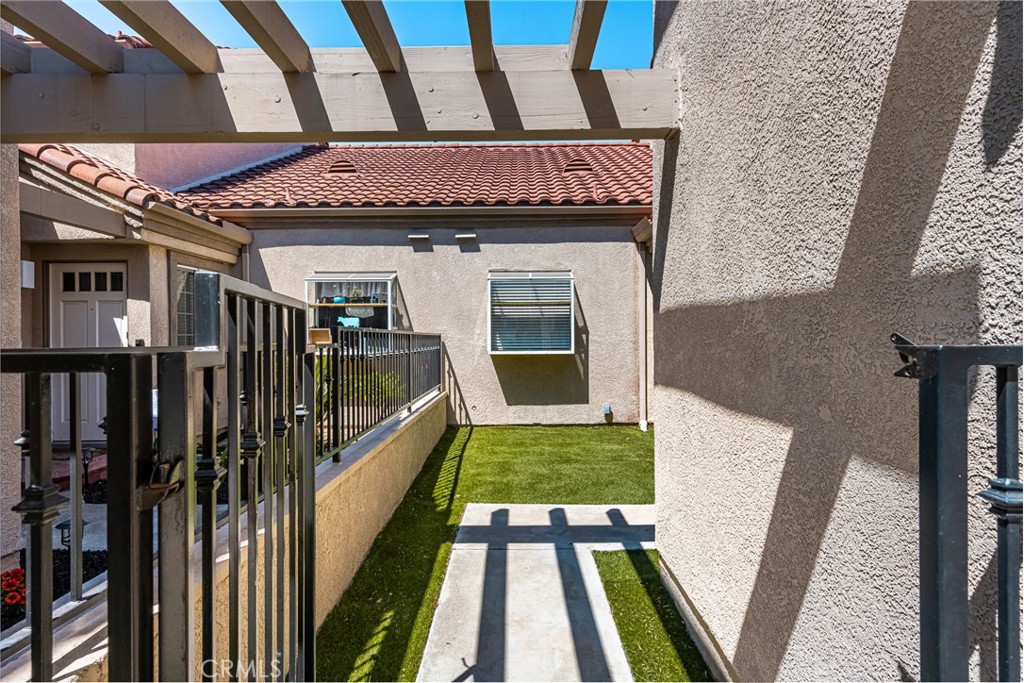 MLS #OC25171029 image #2