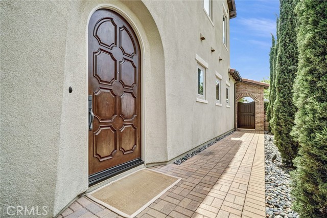 MLS #OC25171106 image #1