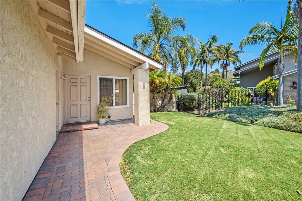 MLS #OC25171366 image #2