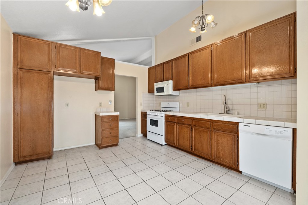 MLS #OC25171366 image #9