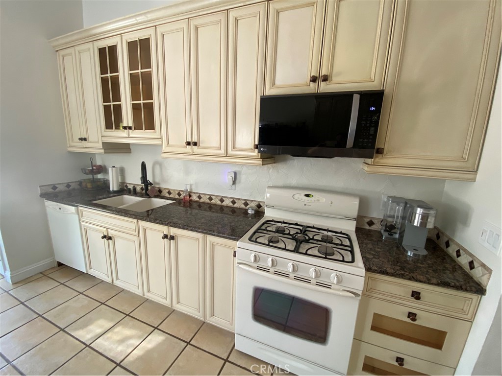 MLS #OC25171415 image #18