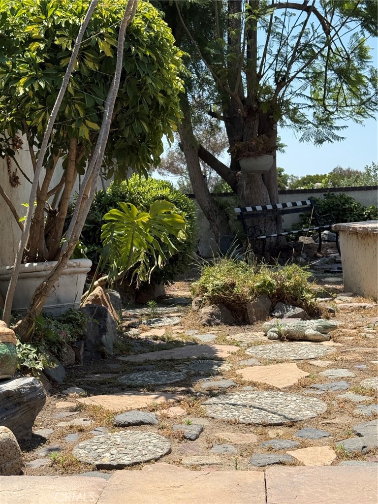 MLS #OC25171415 image #27