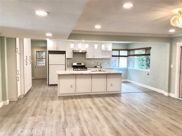 MLS #OC25171625 image #2