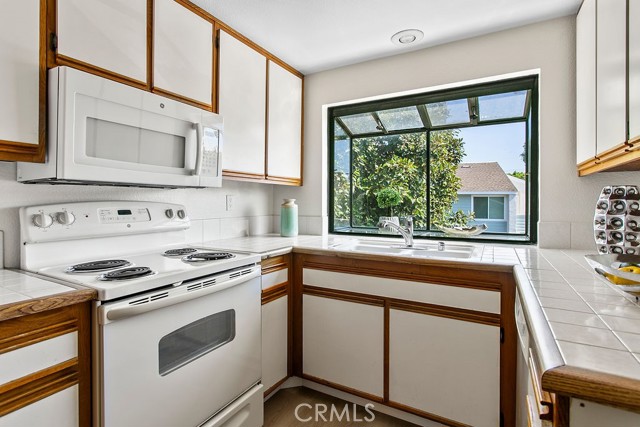 MLS #OC25171749 image #9