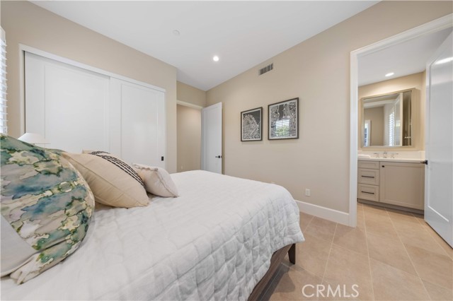 MLS #OC25171802 image #26