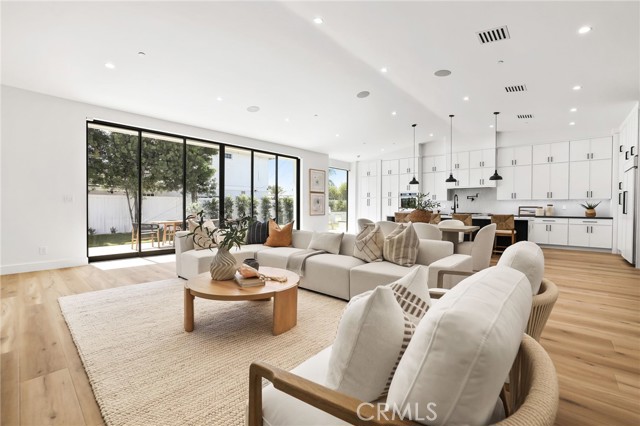 MLS #OC25171847 image #8