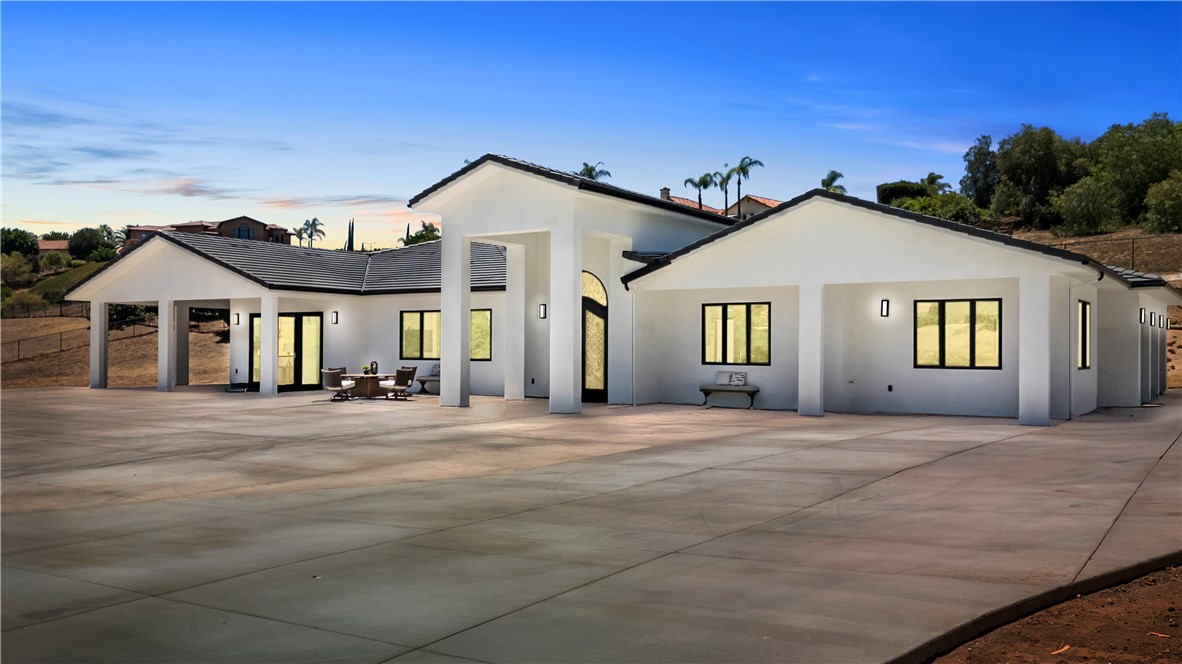 MLS #OC25172161 image #1