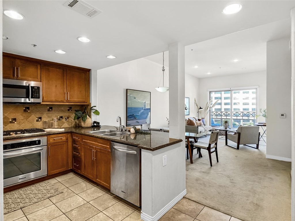 MLS #OC25172399 image #10