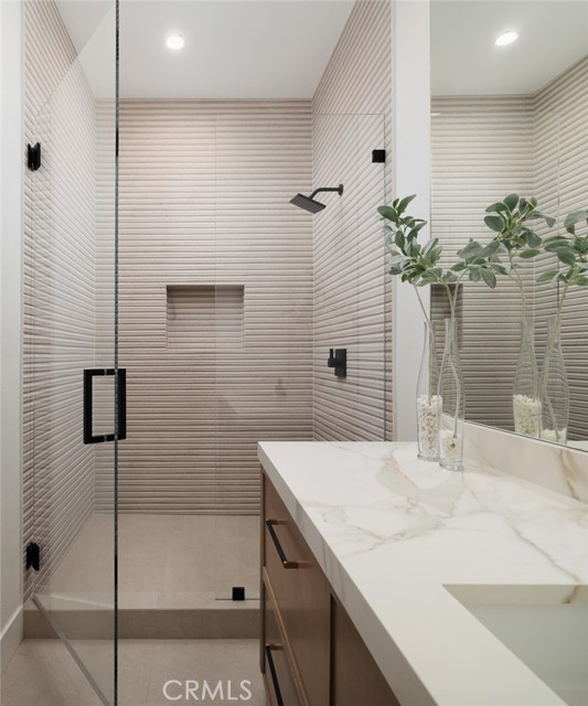 MLS #OC25172407 image #32