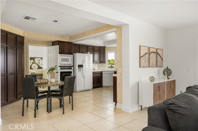 MLS #OC25172762 image #17