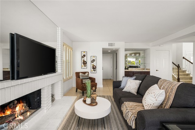 MLS #OC25172762 image #4