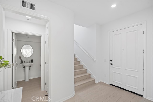 MLS #OC25172993 image #8