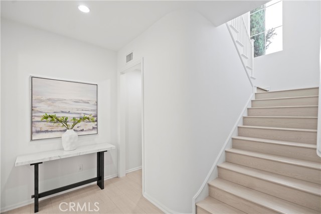 MLS #OC25172993 image #9