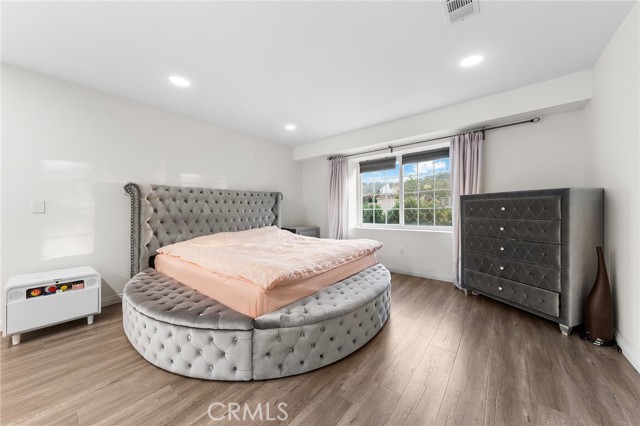 MLS #OC25173393 image #29