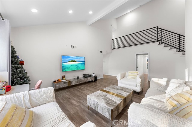 MLS #OC25173393 image #9