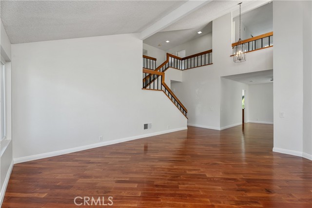 MLS #OC25173403 image #3