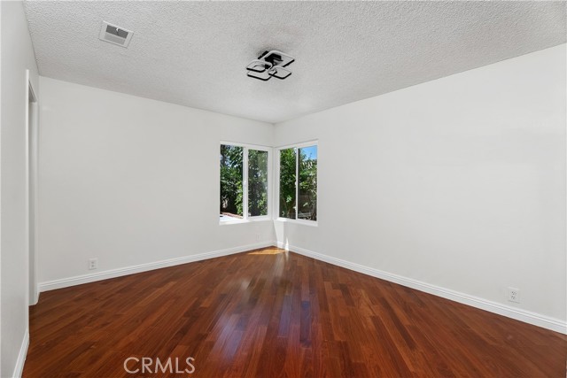 MLS #OC25173403 image #8