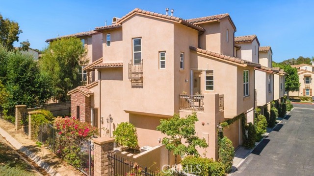 MLS #OC25173545 image #0