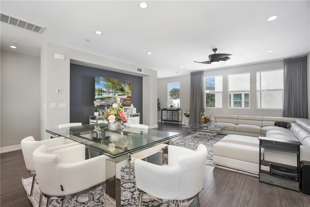 MLS #OC25173602 image #2