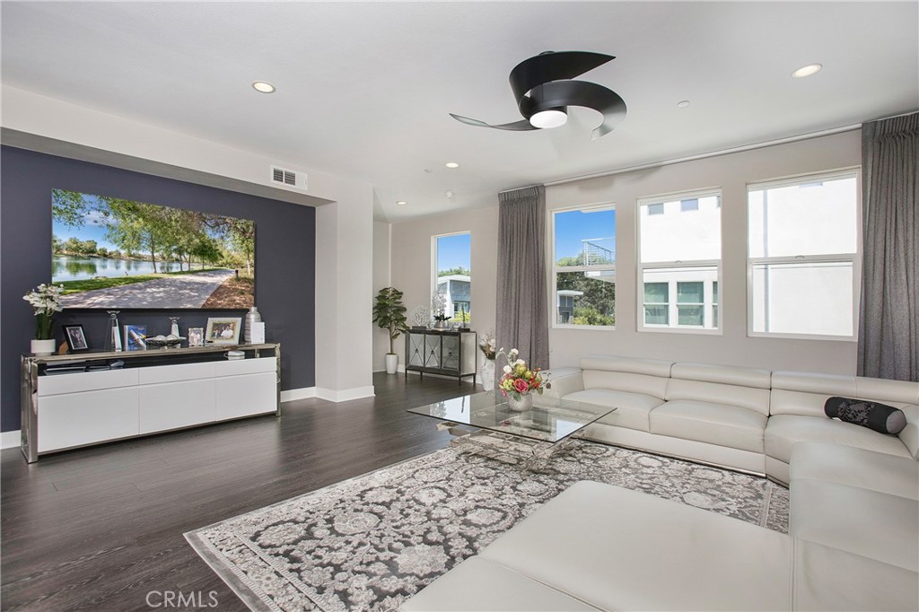 MLS #OC25173602 image #5