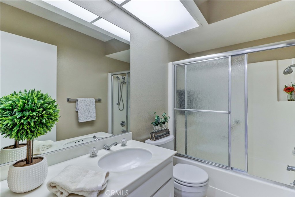 MLS #OC25173842 image #21