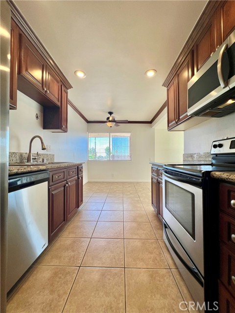 MLS #OC25173943 image #0