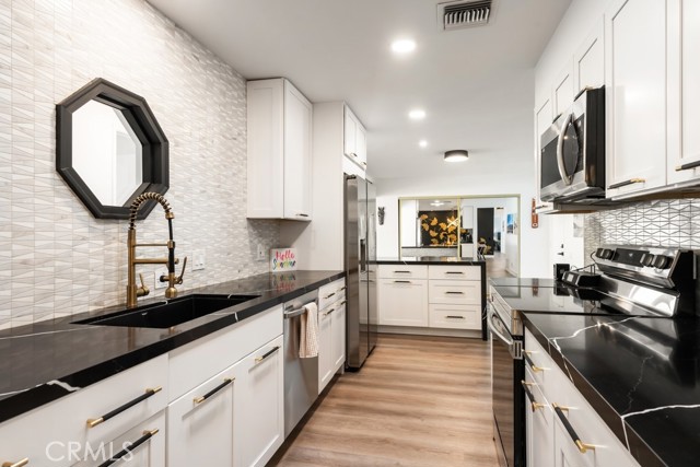 MLS #OC25174085 image #3