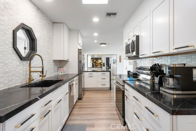 MLS #OC25174085 image #4