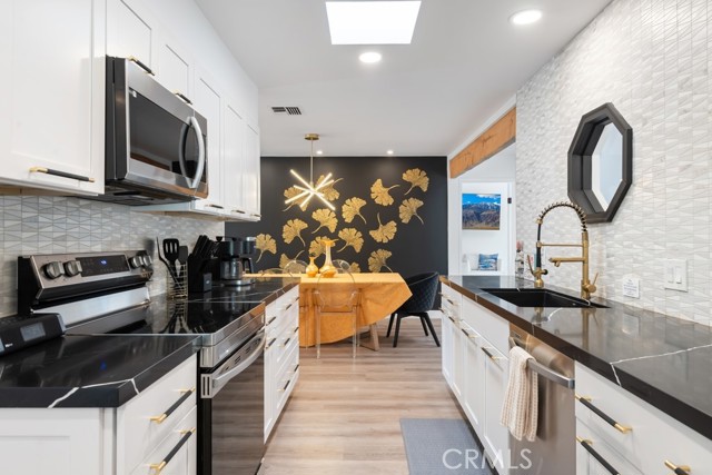 MLS #OC25174085 image #5